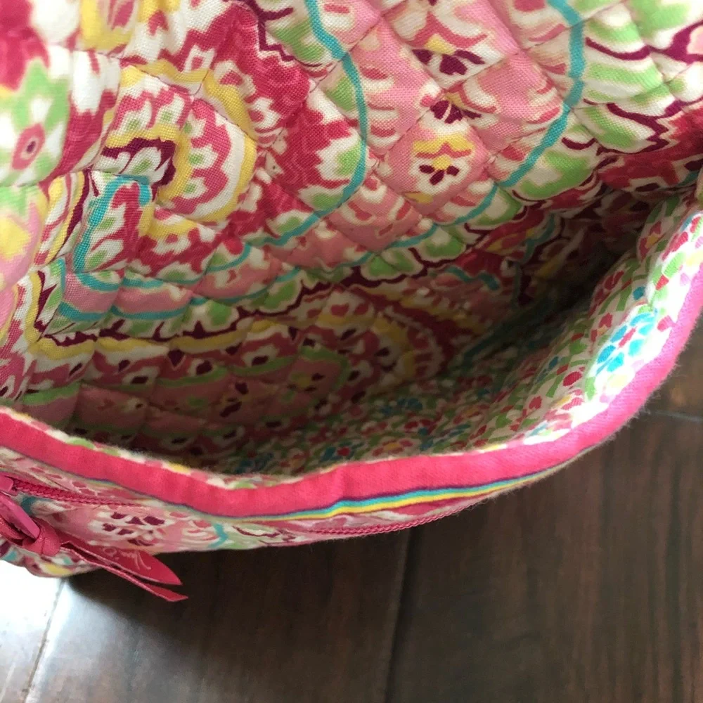 24.Vera Bradley Crossbody Bag